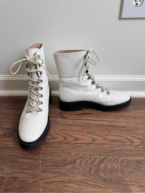 Stuart Weitzman Zadie White Leather Lace-Up Combat Boots with Black Soles 39 8.5